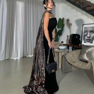 فستان سهرة أسود أنيق بلمسات براقة