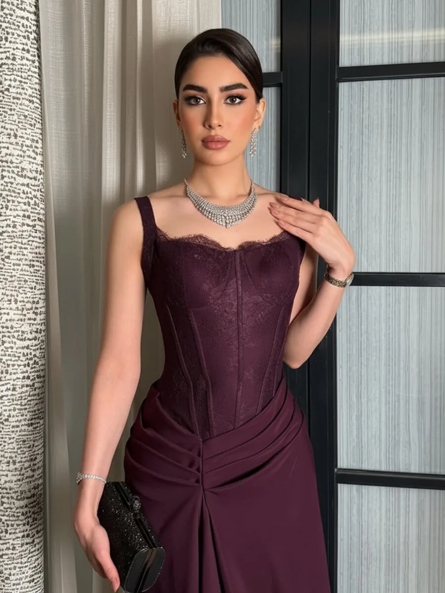 فستان سهرة نبيتي داكن A-line مع كورسيه مخملي