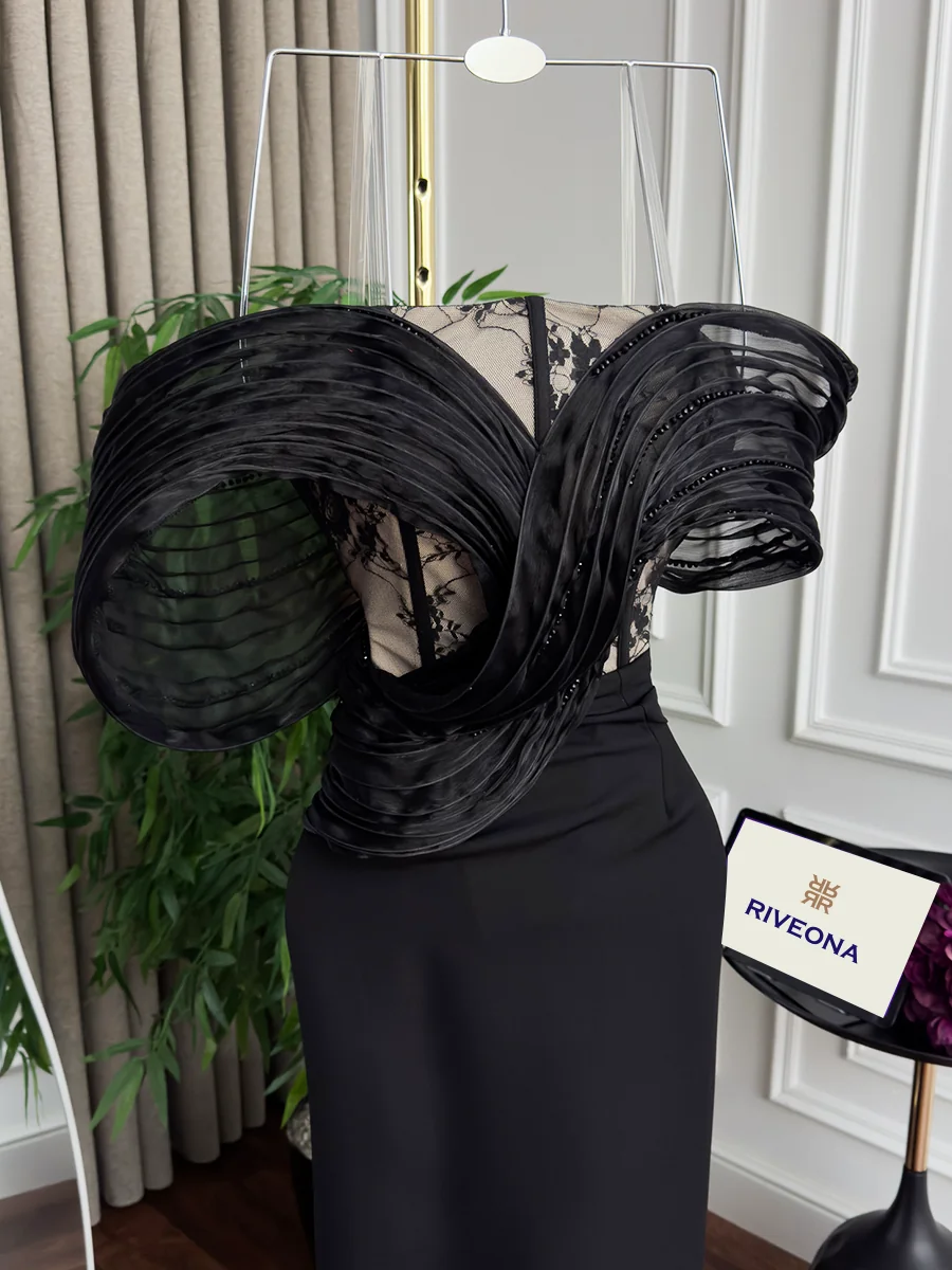 فستان أسود بكتف مجسم دنتيل تطريز يدوي وباربي