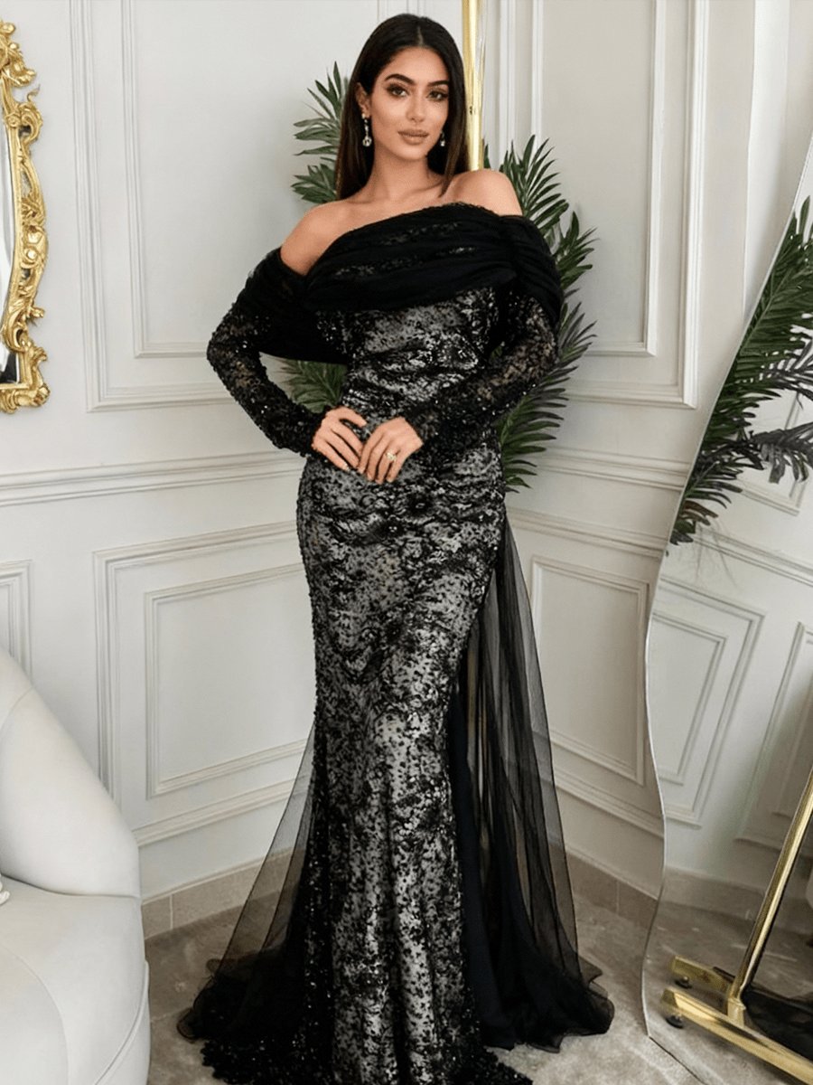 فستان سواريه أسود مطرز بتصميم ملكي وأكمام طويلة