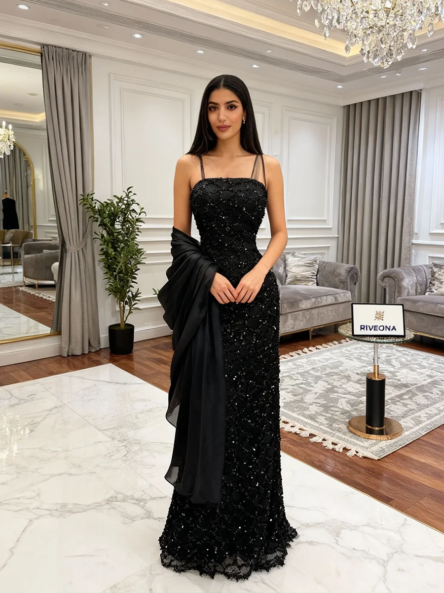 فستان سهرة أسود مطرز بالكامل بتصميم أنيق