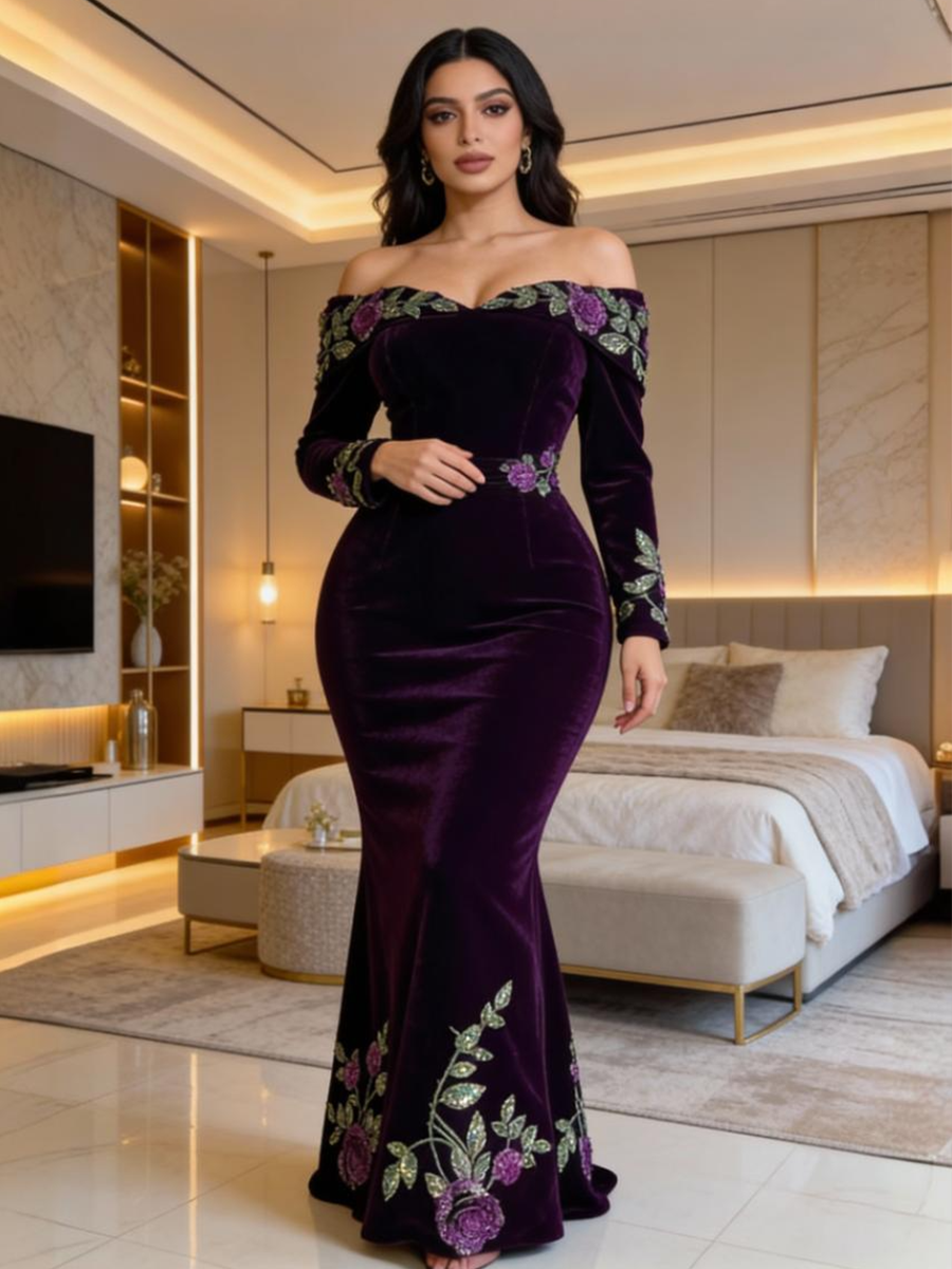 فستان سهرة بنفسجي مخملي بتطريزات وردية فاخرة
