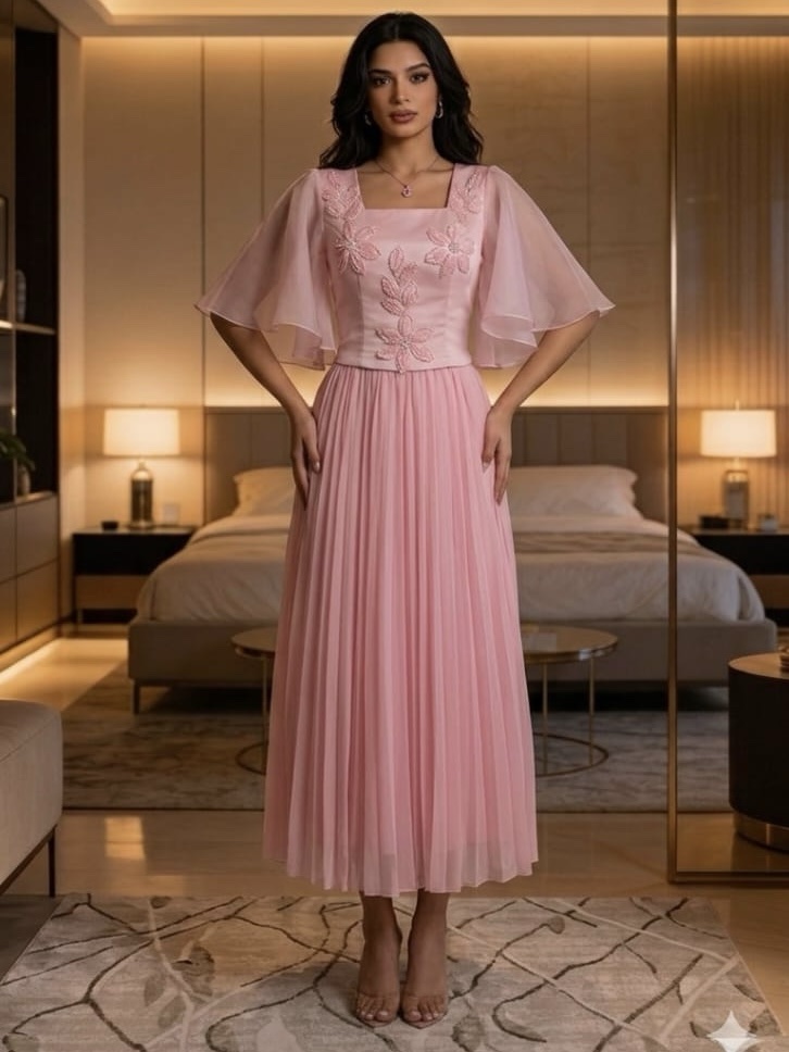 فستان أنثوي أنيق بلون وردي ناعم يمنحك إطلالة راقية وبسيطة في الوقت نفسه.